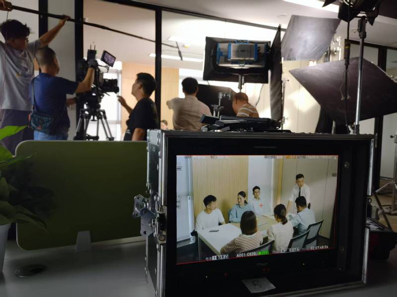 带岭区TVC拍摄公司：科技产品视觉化大师，诠释未来感与功能美学