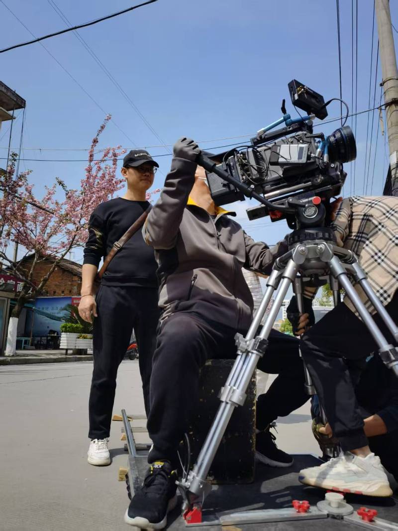 带岭区广告片拍摄：快消品牌爆款之选，网感内容适配社媒传播！